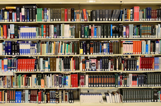 Library shelves with books, representing cognitive load